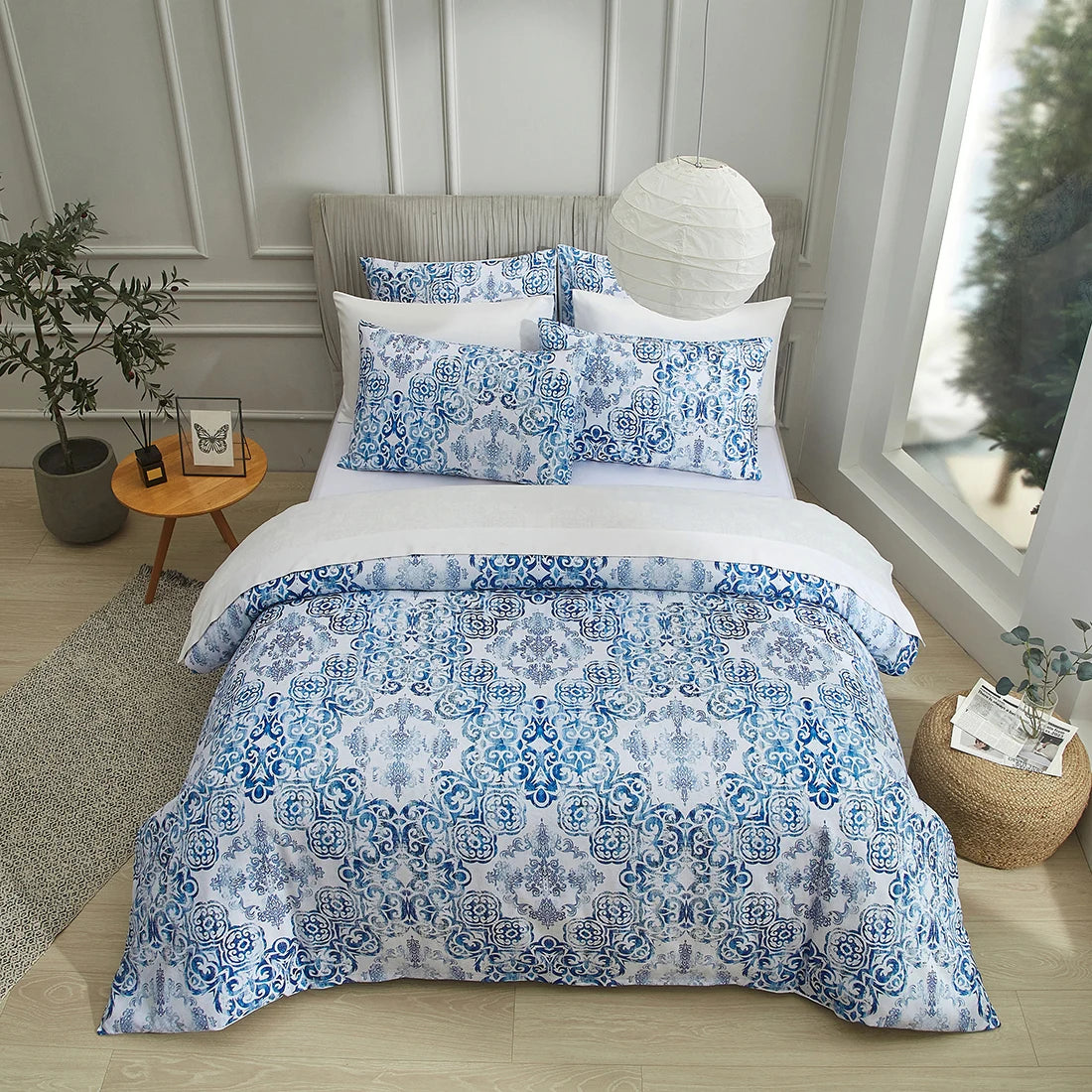 Queen size three piece quilt cover set, double sided bedding, including matching pillowcases