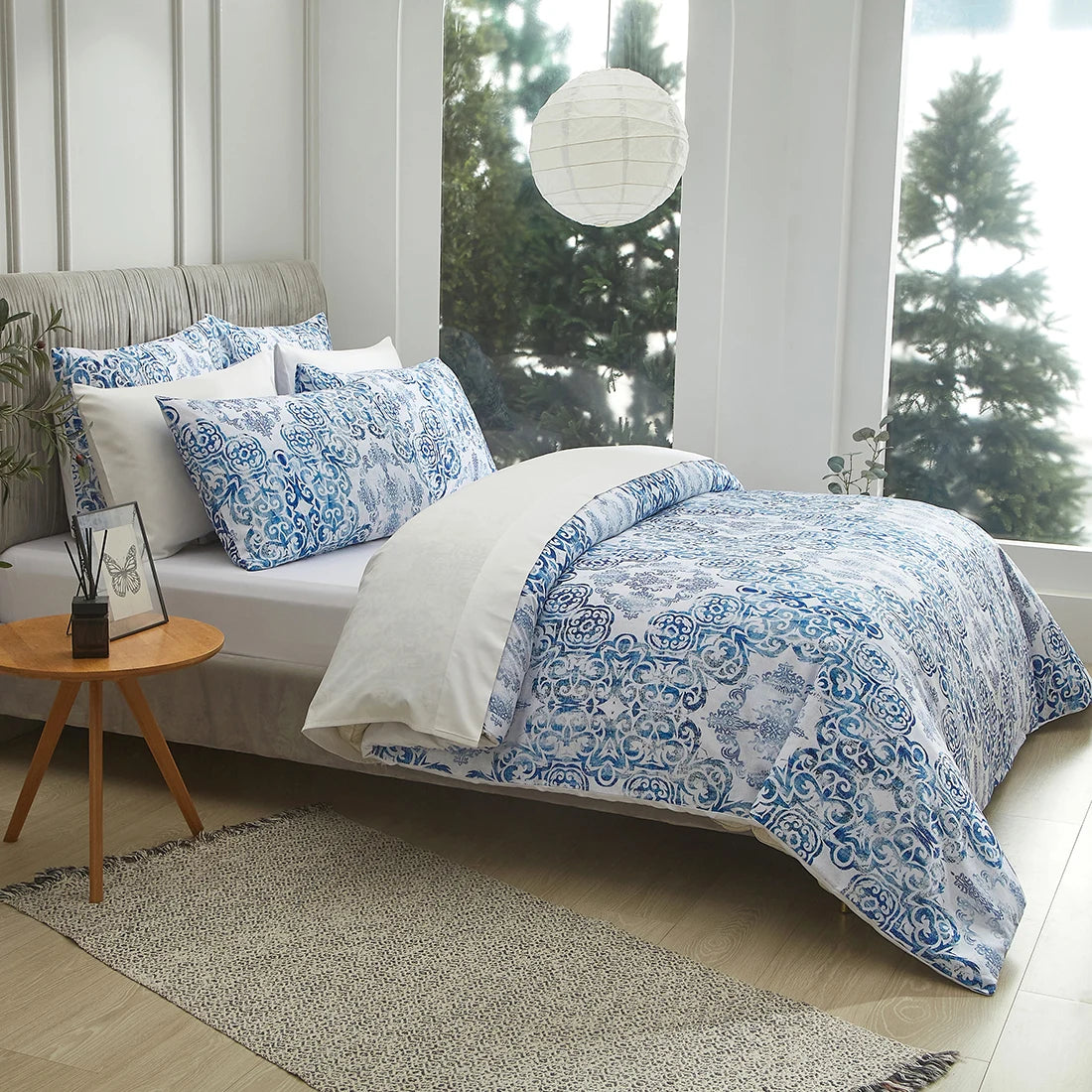 Queen size three piece quilt cover set, double sided bedding, including matching pillowcases
